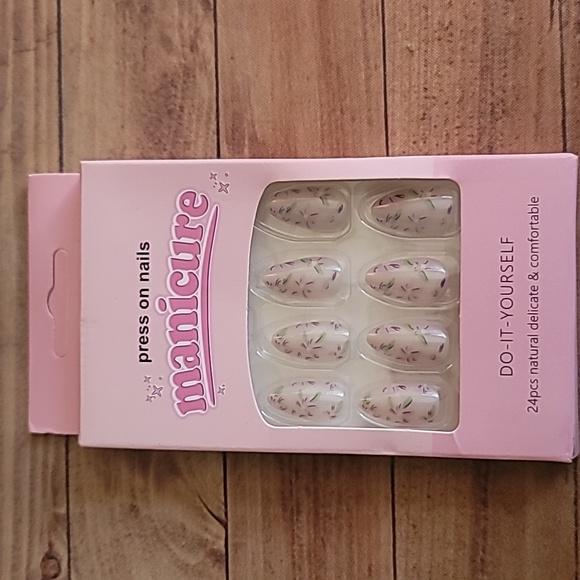 Press On Nails Do-It-Yourself 24 pcs Lavender Flower Designs Natural Nail Art - Picture 4 of 4